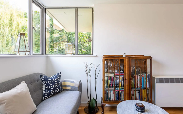 Modern Victoria Park Apartment