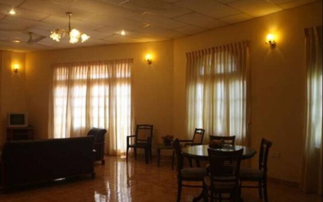 Yoho Hotel Red Rose