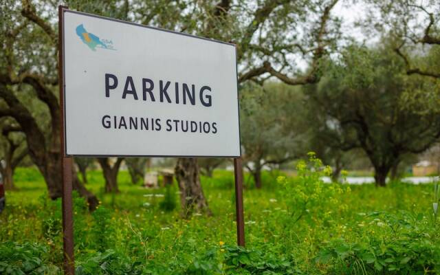 Giannis Pool Studios 7