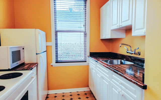 James Bay Inn Hotel & Suites