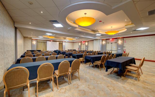 Holiday Inn Plainview-Long Island, an IHG Hotel