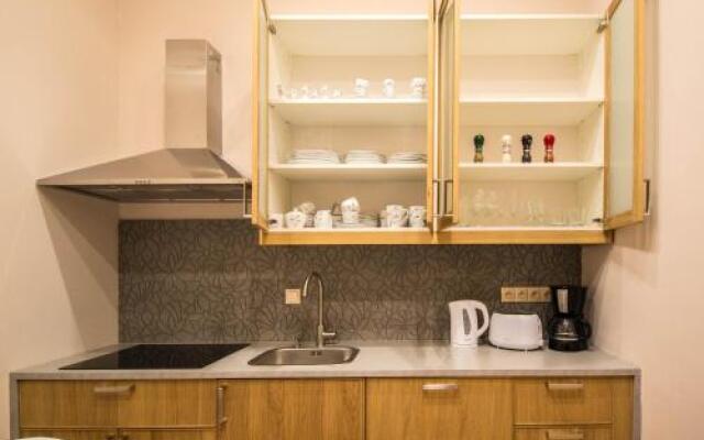 Bourgeois Apartment in Cultural Heritage Building by Ruterra