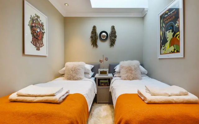 Stylish Family Home Close To Ealing Common