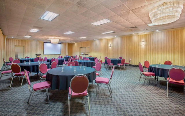 Days Inn by Wyndham Sudbury & Conference Centre