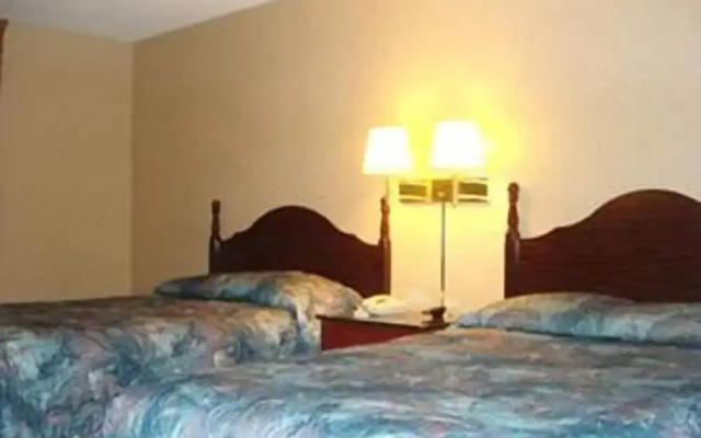 Townhouse Inn & Suites