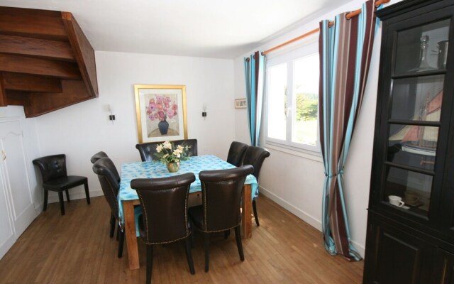 Modern Villa in Clohars-Carnoët with Private Swimming Pool