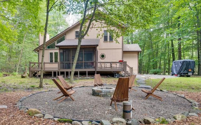 Pocono Lake Retreat w/ Fire Pit: Near Beach!