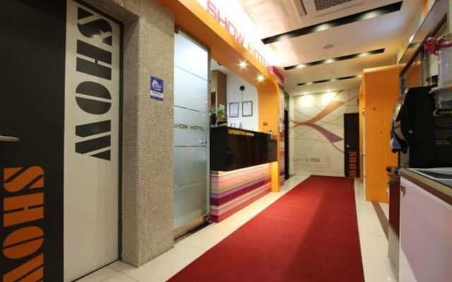 Show Hotel