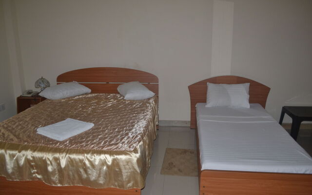 Thampa Tourist Hotel in Vavuniya