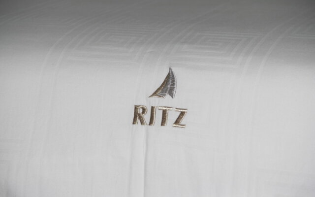 Hotel Ritz Waku-Kungo