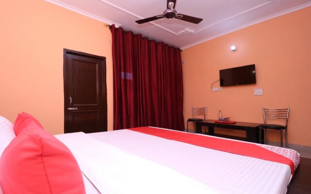 Oyo 28325 Dhillon Residency