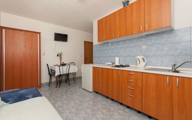 Apartment Franka - beautiful sea view & parking: A4 Stanici, Riviera Omis