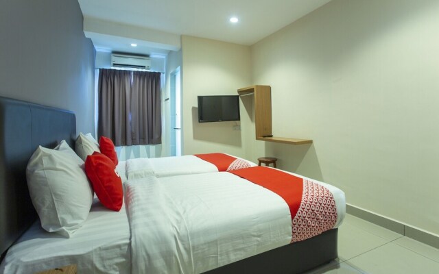 New Eastern Hotel by OYO Rooms