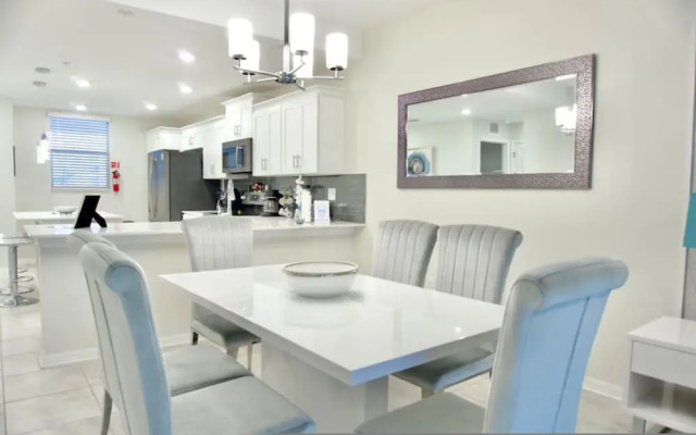 104 Modern Condo Storey Lake Disney