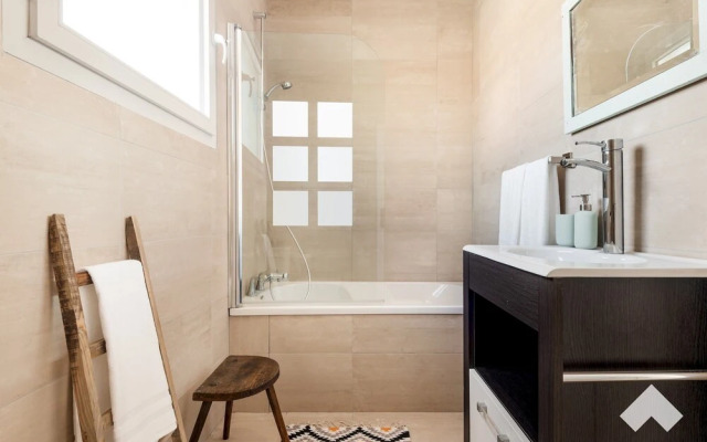 Aguda1 · Aguda's Family House 4BD Parking Barbecue