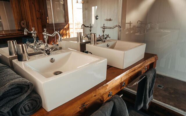 Barefoot Addo Elephant Lodge