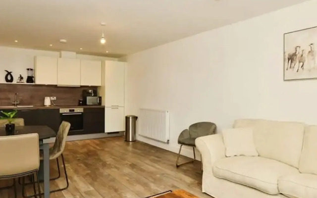Sleek 2 Bedroom Apartment - Sofa-bed - Ashford