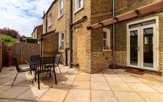 5 Bedroom House With Patio in Brixton