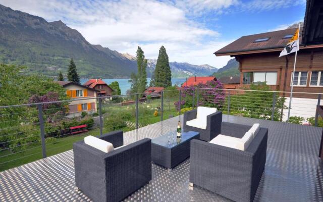 Lake View Chalet