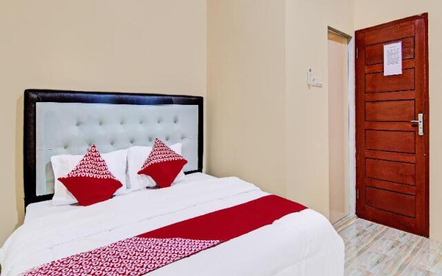 Oyo 91835 Djasur Kost