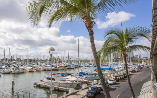 Ilikai Marina Condo Vacations