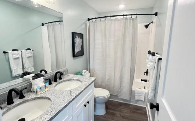 Sandpeddler Inn & Suites