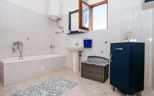 Apartment in Dalmatia With Terrace