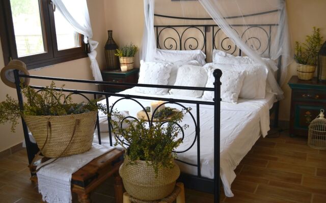 Evia FoxHouse