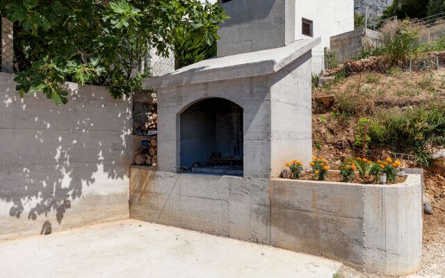 Apartment Ana - free parking: A7 Stanici, Riviera Omis