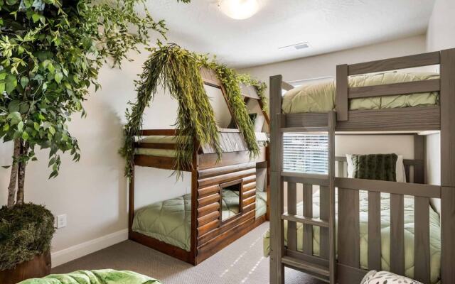 The Tree House 4 Bedroom Home
