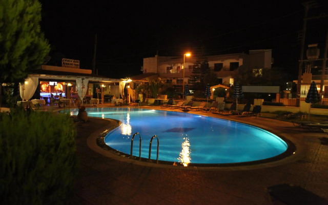 Lyristis Dinos Studios & Apartments