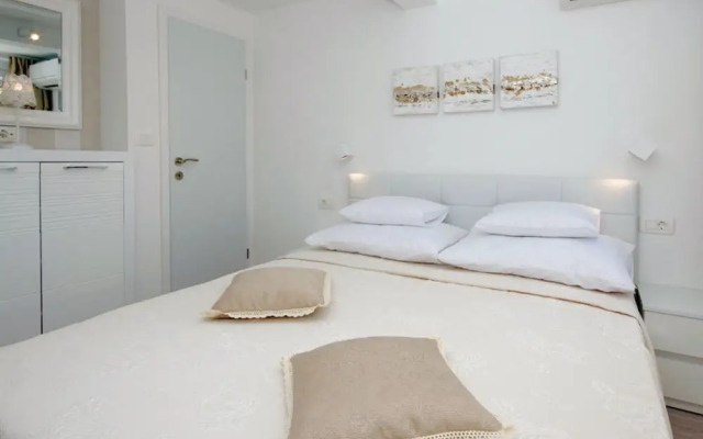 Luxury Villa Malo