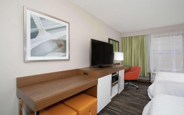 Hampton Inn & Suites Kansas City-Merriam