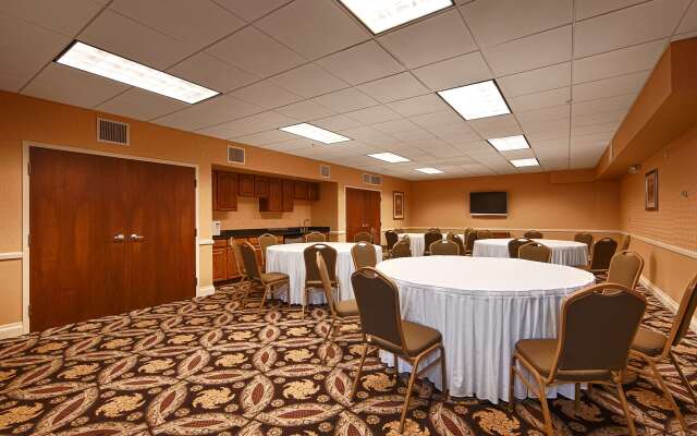 Best Western Plus Hannaford Inn & Suites