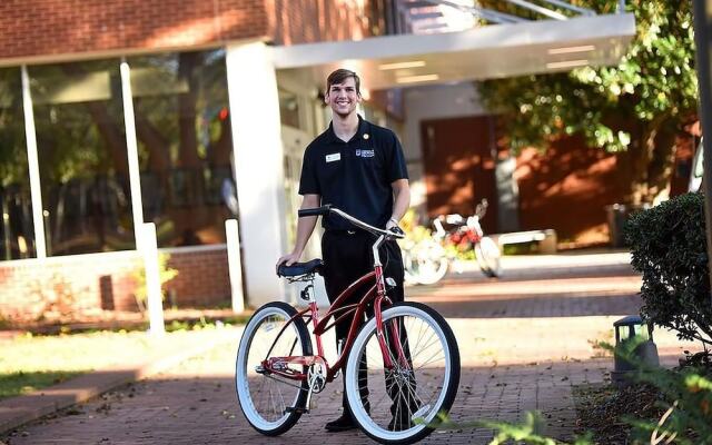 The University of Georgia Center for Continuing Education & Hotel