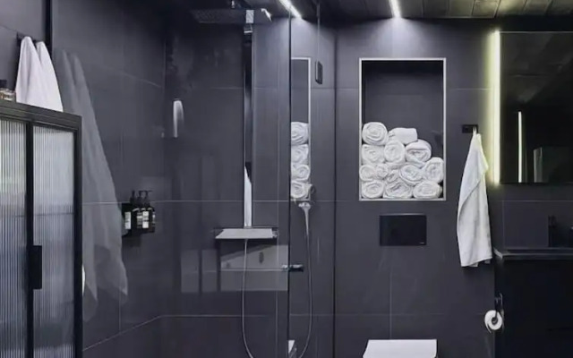 Suite with Sauna & Jacuzzi in Kamppi