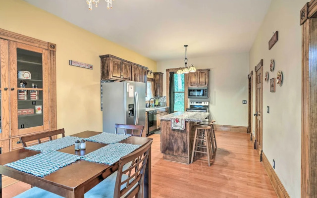 < 1 Mi to Downtown: Historic Dubuque Gem!