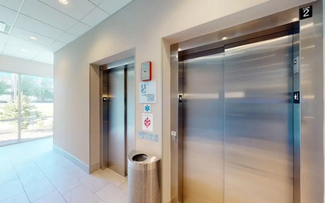 Holiday Inn Express & Suites Chicago Schaumburg by IHG