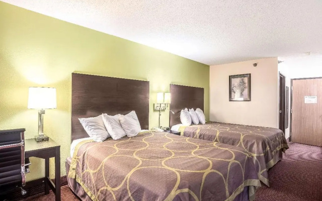 Super 8 by Wyndham Galesburg