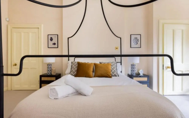 The Woking Wonder Captivating 3bdr Flat With Parking