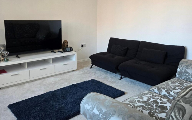 8 Bedroom House Sleeps 20 - Private Garden