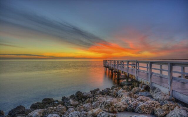 Sailport Waterfront Suites