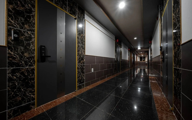 F-one Hotel