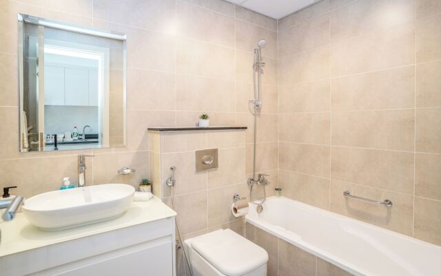 Tanin - Sleek Studio Offering Unobstructed City Views