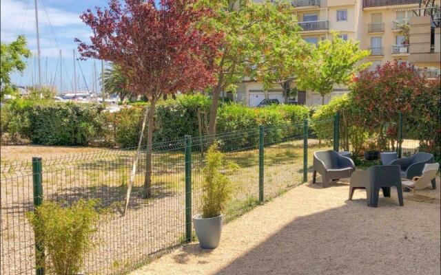Superbe, face aux bateaux - 2ch + jardin - marina