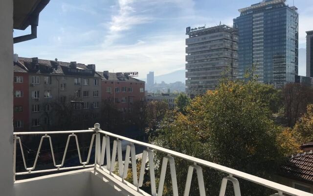 Fm Deluxe 2 Bdr Apartment With Terrace Central City View