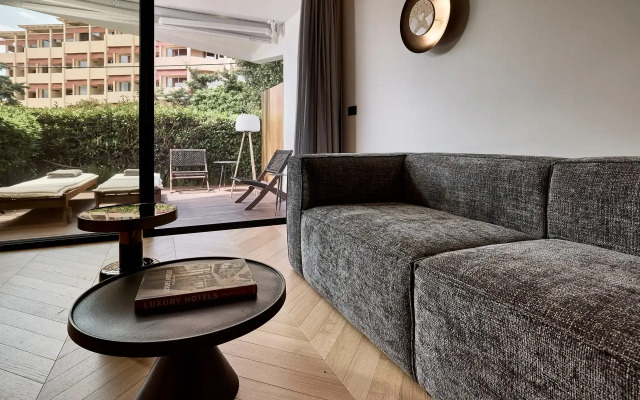 Cama Luxury Suites Kavouri