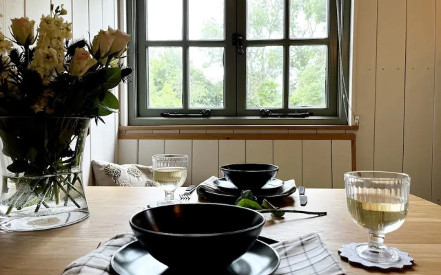 The Crooked Gate - Luxury Romantic Getaway