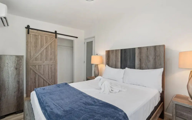 Cozy Flat Two Sleeping Areas Full-size bed