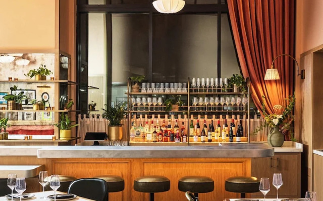 Fidelity Hotel